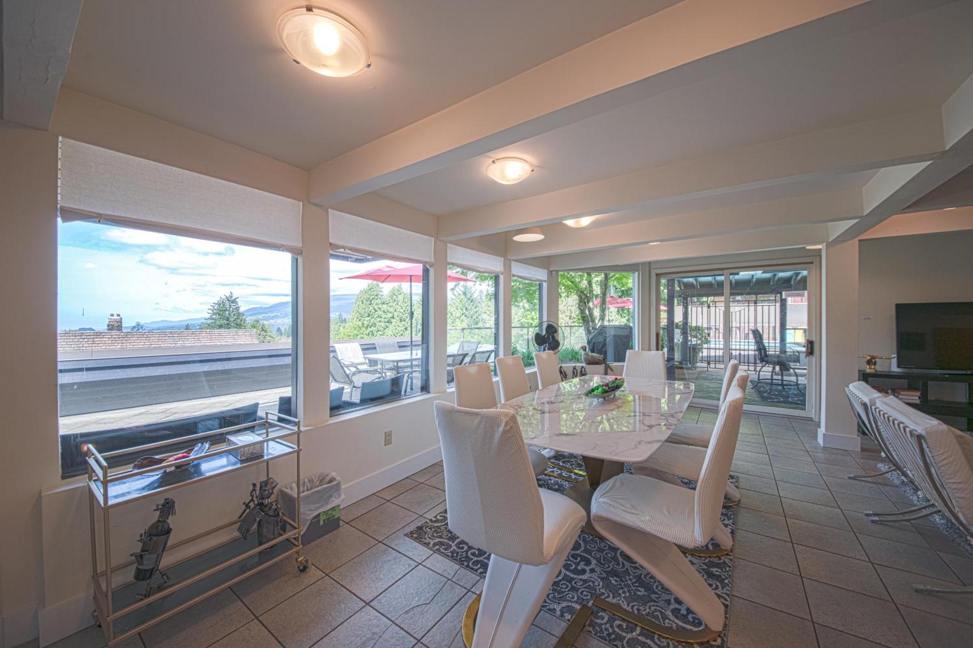 Seymour Private Bedroom, Ensuite Bathroom With Shared Pool, Hot Tub With Views North Vancouver Exterior photo