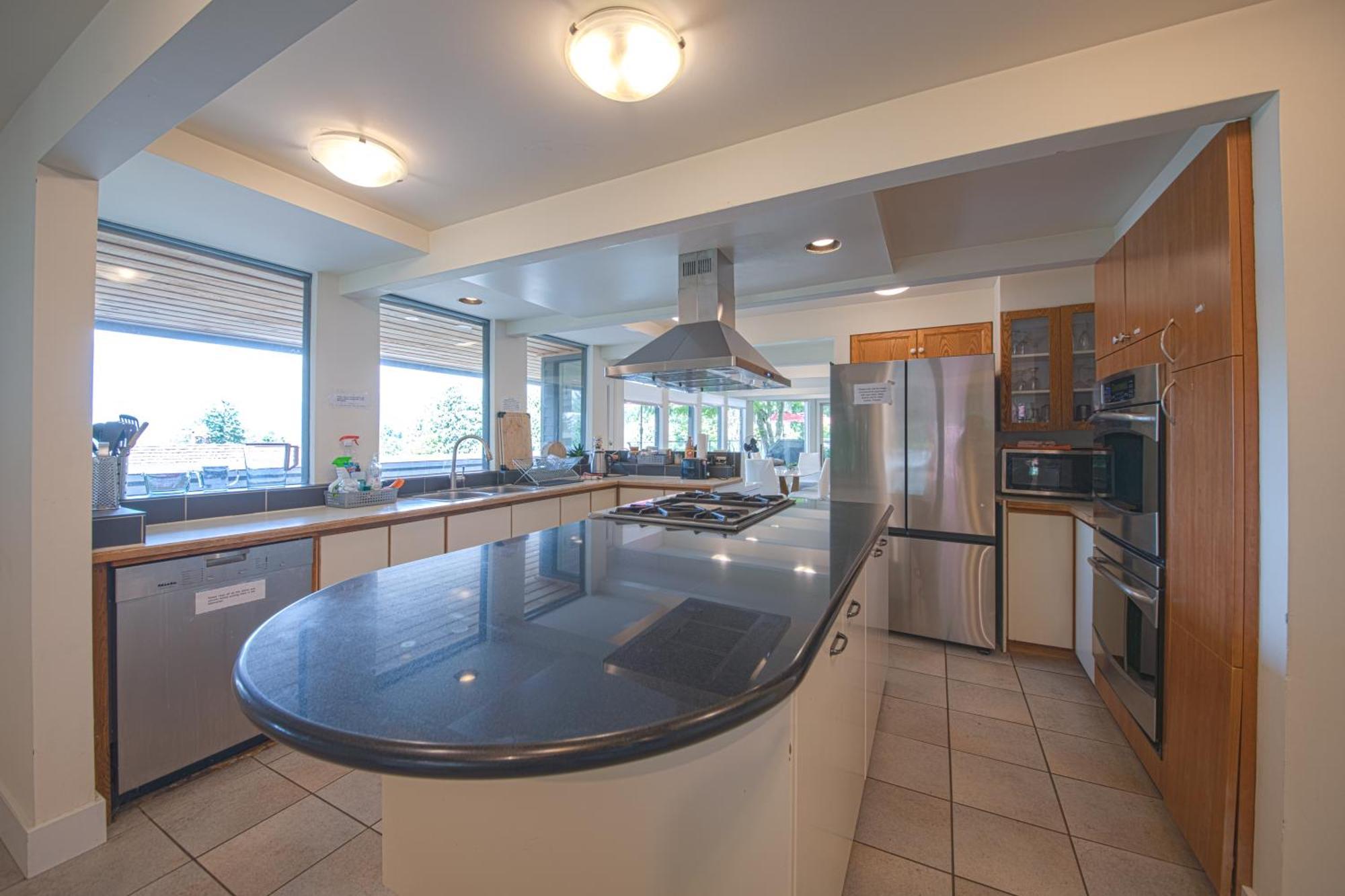 Seymour Private Bedroom, Ensuite Bathroom With Shared Pool, Hot Tub With Views North Vancouver Exterior photo