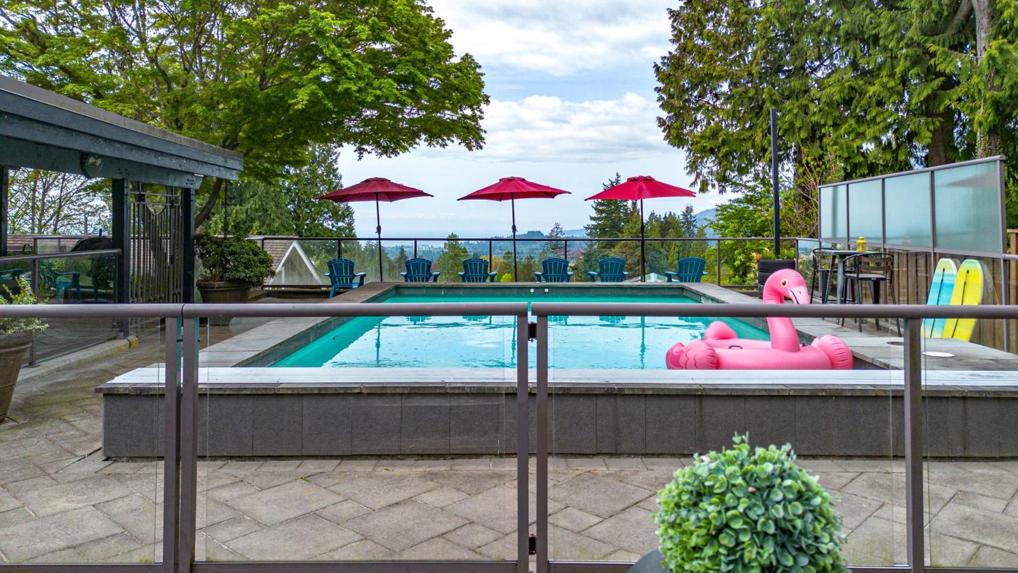 Seymour Private Bedroom, Ensuite Bathroom With Shared Pool, Hot Tub With Views North Vancouver Exterior photo